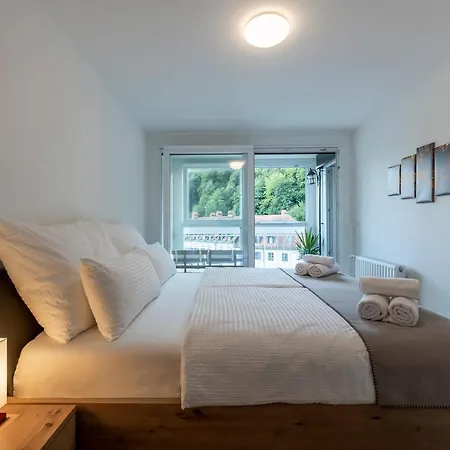 Tamliving 2br Center 3 Bridges Great View Kitchen Apartman
